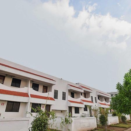 Spot On Carnival Resorts Rāipur Kültér fotó