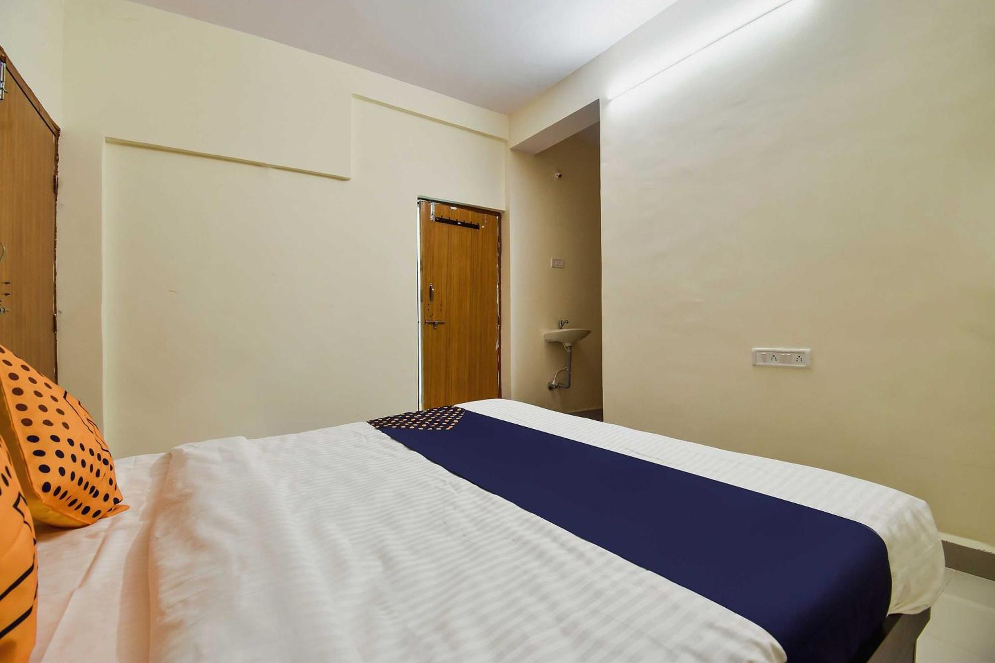 Spot On Carnival Resorts Rāipur Kültér fotó