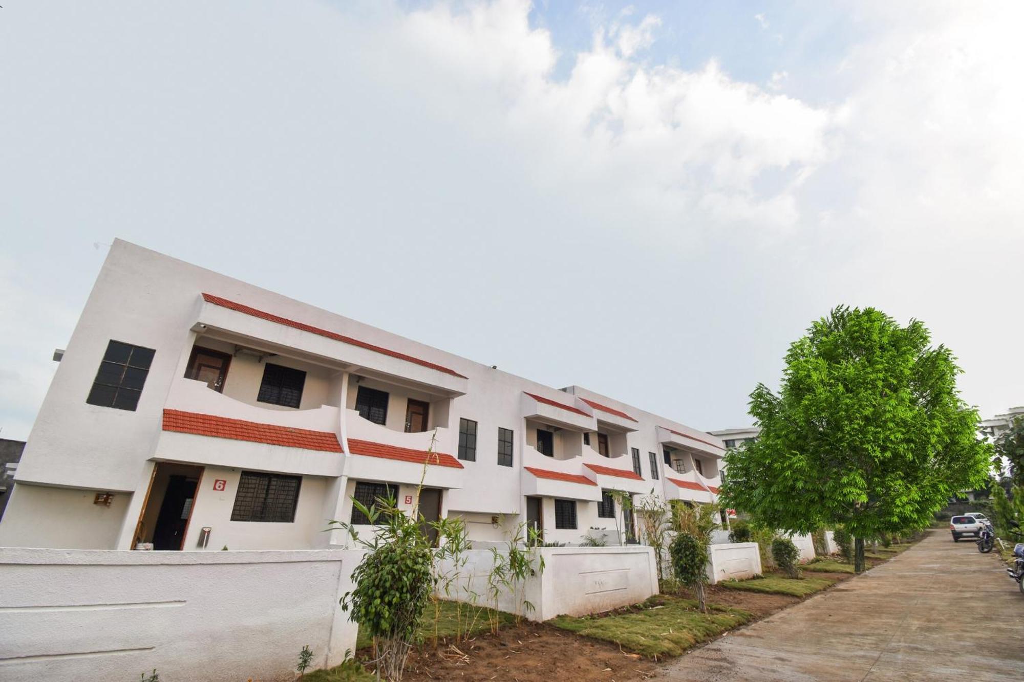Spot On Carnival Resorts Rāipur Kültér fotó