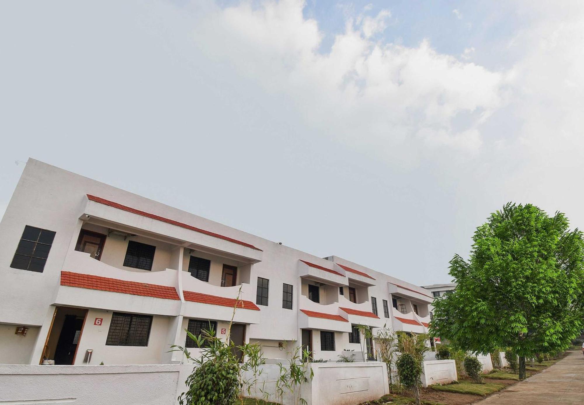 Spot On Carnival Resorts Rāipur Kültér fotó