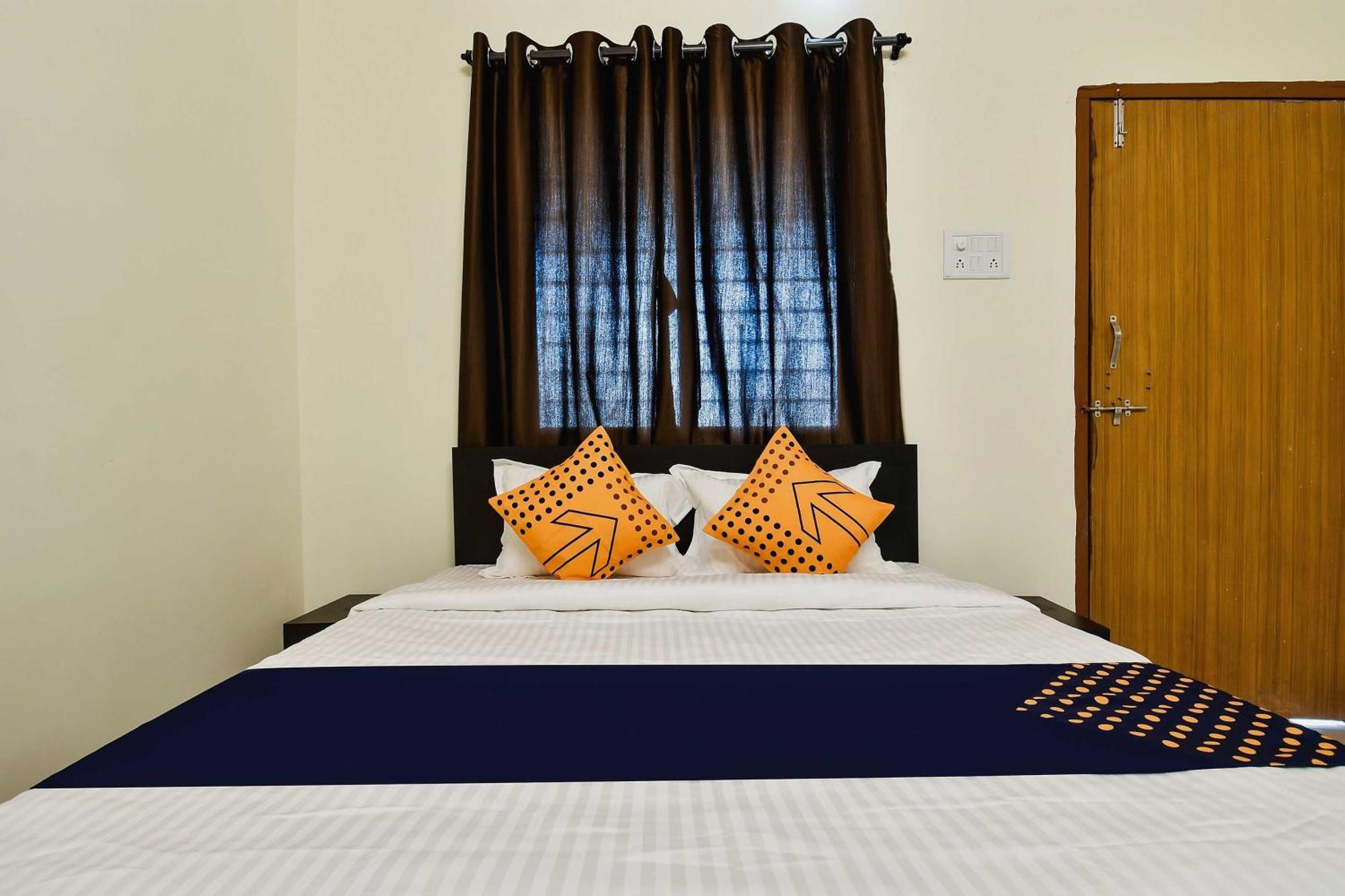 Spot On Carnival Resorts Rāipur Kültér fotó