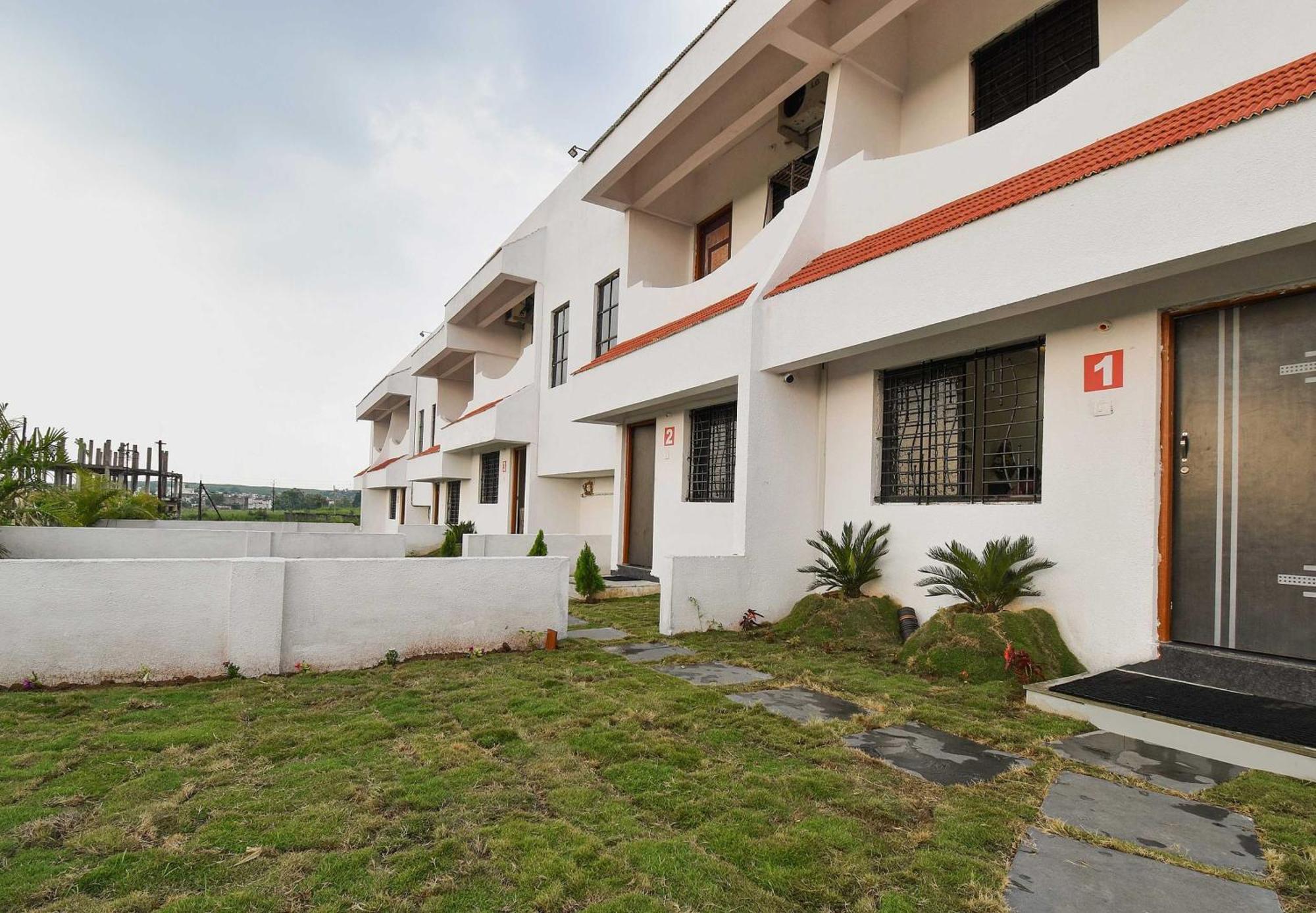 Spot On Carnival Resorts Rāipur Kültér fotó