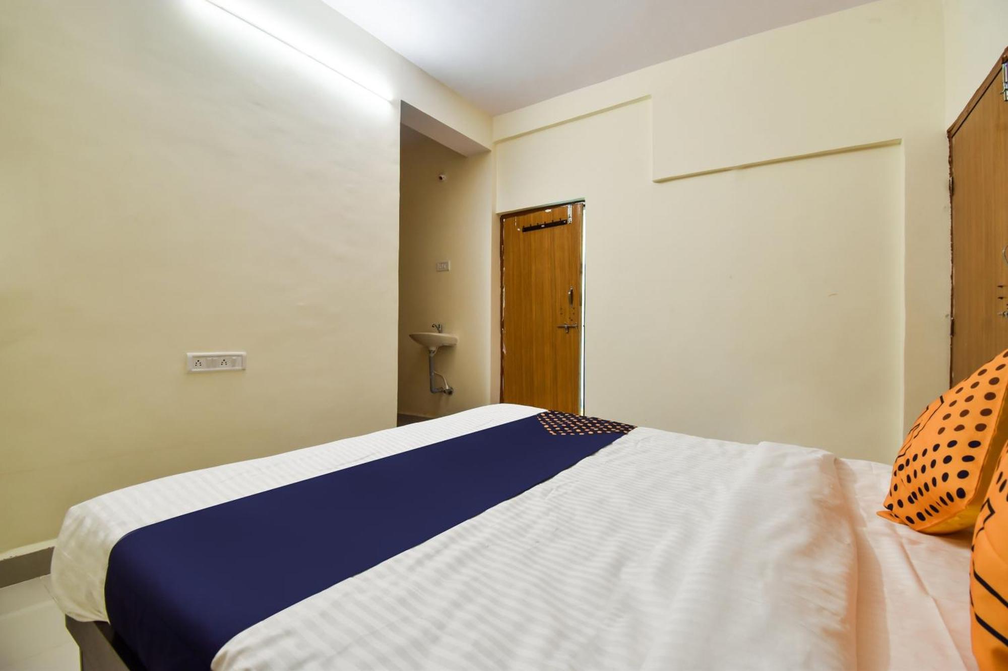 Spot On Carnival Resorts Rāipur Kültér fotó